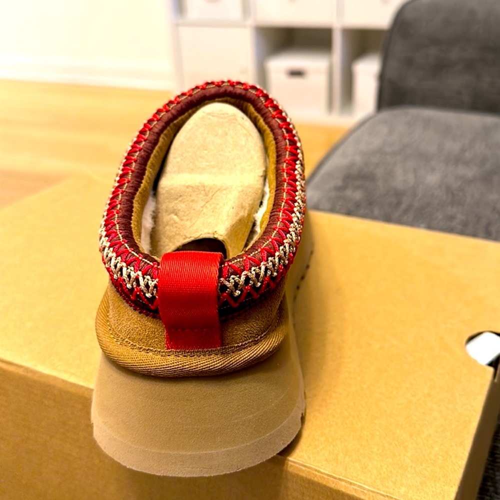 UGG Tass slipper Chestnut brand new authentic Tass so sexy UGG tosmas